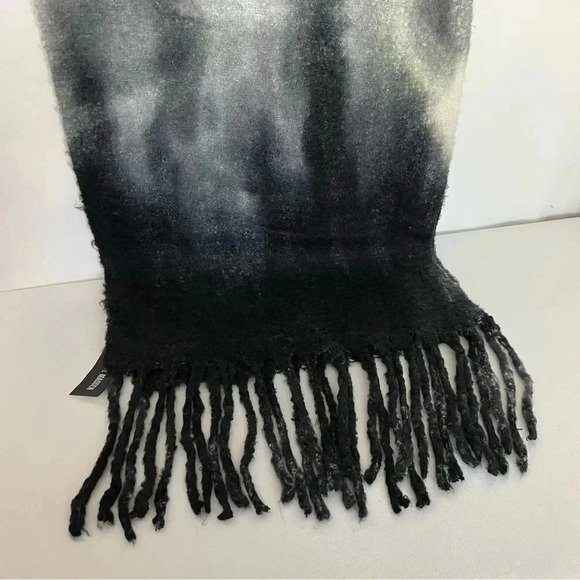 Steve Madden Tie Dyed Scarf Fringe  Super Soft Long Scarf Black Gray Fleece - Picture 6 of 6